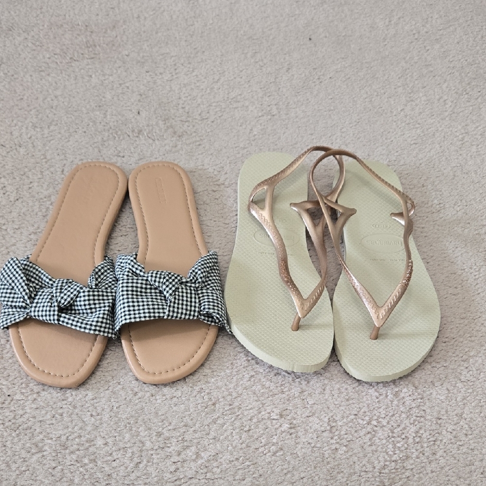Havaianas Metallic Gold Flip Flops & Tan Slide Sandals with Black/White Bow